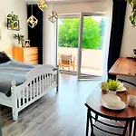 Dom Na Gorce W Beskidach - Apartamenty, Apartment *
