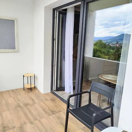 Apartamento Dom Na Górce W Beskidach - Apartamenty, *